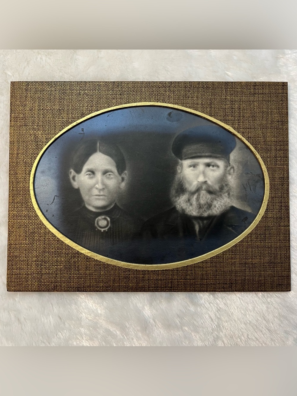 Antique Victorian Couple Portrait Photo 1800s Oval Mounted Photograph